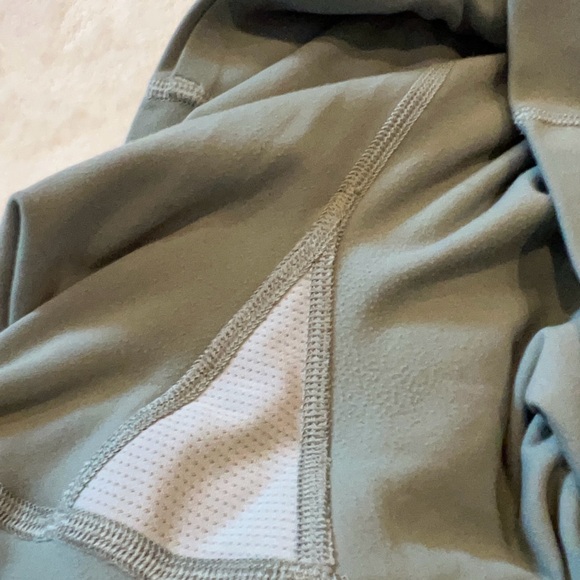 Athleta salutation stash pocket 7/8 green color block legging size MP - Picture 4 of 9